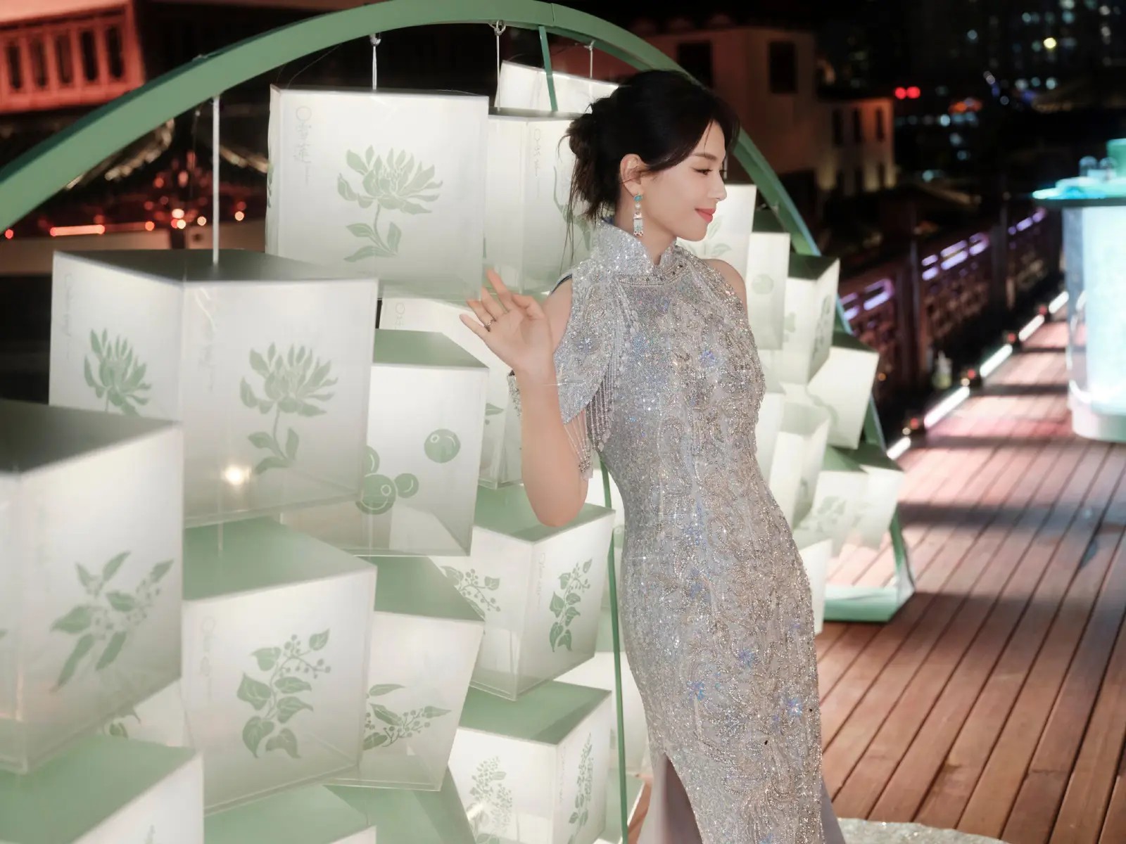 iPhone Air：“高原”为轻薄而生，暗藏可替换电池伏笔