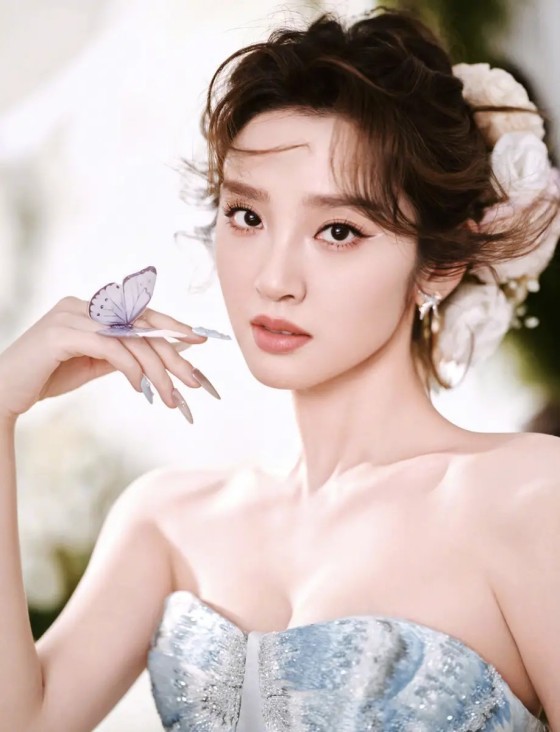 “普通男性就能打过张伟丽”