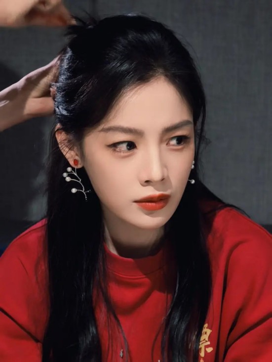 唐国强亮相短剧开机仪式 现场做打油诗获得阵阵掌声