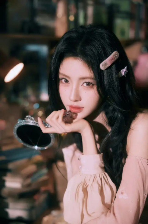 娱乐圈动态两则：《夜王》票房口碑双丰收 方力申官宣女儿中文名